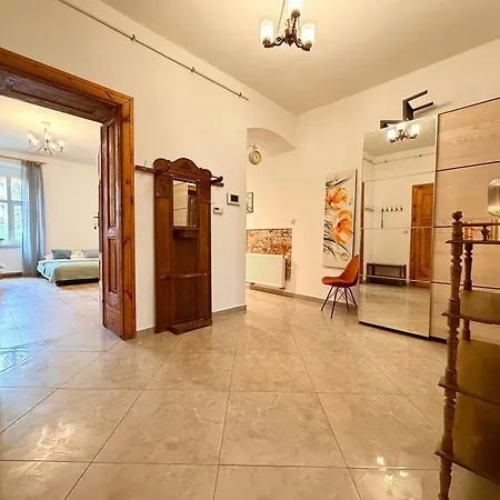 Daszynskiego Spacious By Bookinghost شقة
